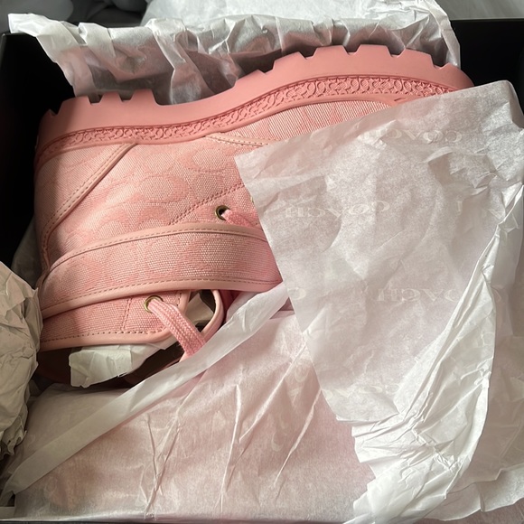 un opened brandnew with tags itself beautiful coach trooper canvas - Picture 2 of 6